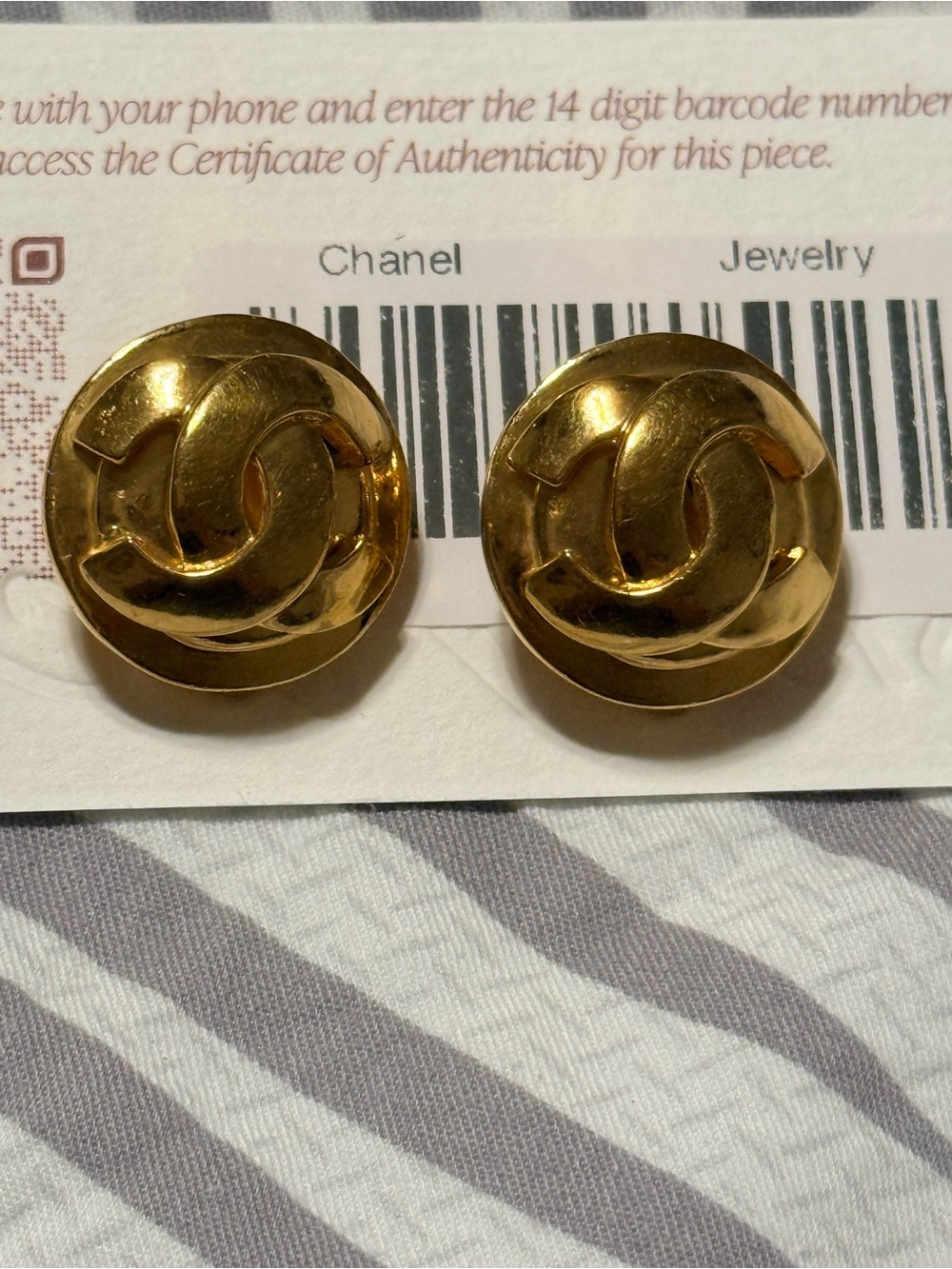 Preowned CHANEL Gold Interlocking CC Round Clip-On Earrings